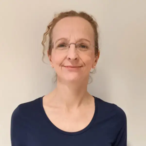 Dr Ros Peters